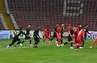 Balıkesirspor ile Manisa FK ile karşılaştığı maçta  0-0 berabere kaldı.