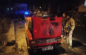 Dursunbey 'de araç gazdan benzine geçerken yanmaya başladı