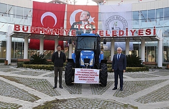 Burhaniye Belediyesi öz kaynakları ile traktör aldı