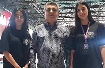 Ankara'da büyük başarı:  Ailece madalya ile döndüler  