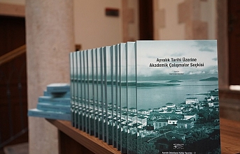Ayvalık Belediyesi'nin ikinci Kültür yayını olan ''Ayvalık Tarihi üzerine Akademik çalişmalar seçkisi''kitabi tanitildi