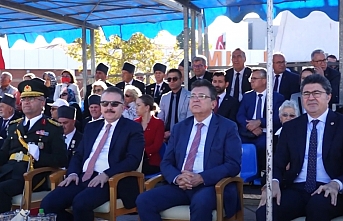 29 Ekim Cumhuriyet Bayramı tüm yurtta olduğu gibi Edremit ilçesinde de coşkuyla kutlandı.