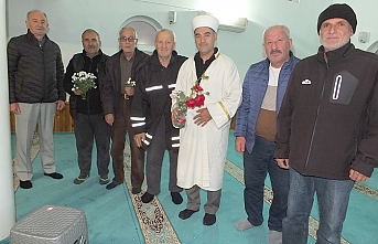 Burhaniye’de Ali dede camiye neden çiçeklerle geldi