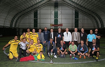 Cumhuriyet Kupasını 'Edremit Belediye Gücü' aldı