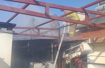 Edremit'te çatı yangını