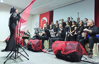 Burhaniye'de Halk Eğitimin Türk Sanat Musikisi Korosu konserinde büyüledi