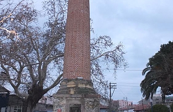 Burhaniye Geriş Mahallesi'nde yer alan camisiz minare ilgi odağı oldu