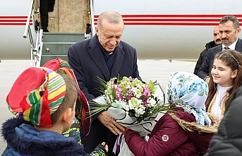 Cumhurbaşkanı Erdoğan Bandırma'da çiçeklerle karşılandı
