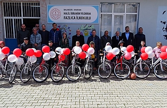 "Kütüphanesiz Okul Kalmayacak" projesi ile bisiklet sahibi oldular