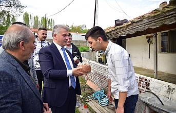 Canbey'in doğum günü kutlamalı seçim gezisi