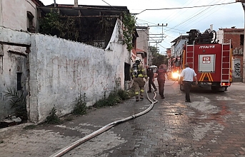 Edremit'te metruk ev yangınında vatandaşınAlo 153 isyanı: 'Arıyoruz gelmiyorlar'