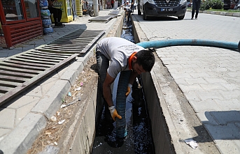 Burhaniye'de Mazgal ve Kanal Temizliği Devam Ediyor