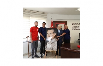 Çengelköy Voleybol Takımımdan Başkan Deveciler'e Onursal Başkanlık Plaketi  Verildi