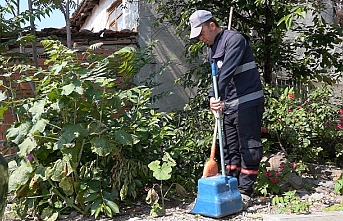 Karesi Belediyesi dip bucak temizlik çalışmalarını büyük bir titizlikle sürdürüyor