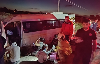 Susurluk'ta işçi minibüsü kaza yaptı: 14 yaralı
