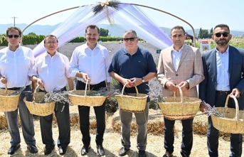 Balıkesir 4. Aromaterapi Festivali'nde Başkan Yılmaz BAÇEM’de hasat yaptı