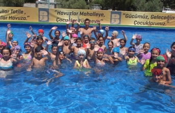 Burhaniye'de Havuzlar Çocuklarla Şenlendi