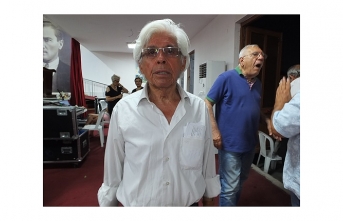 Burhaniye’de 84’lük emekli müdür başarılı şarkıcı oldu