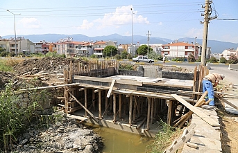 Edremit Belediyesi'nden Pina Deresi'ne yeni köprü