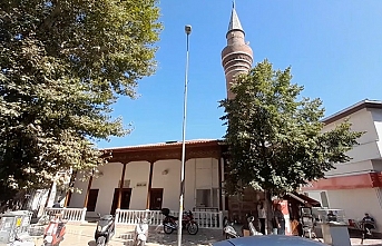 Restorasyon sonrası ilk namaz, ilk heyecan. Edremit Mahkeme Camii yeniden ibadete açıldı  