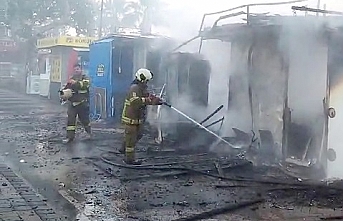 Akçay sabaha yangınla uyandı: Kordonda çıkan yangında 3 iş yeri yandı  