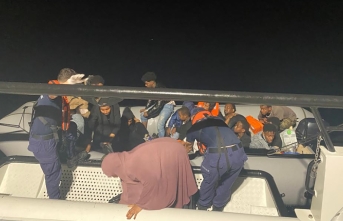 Ayvalık’ta 18 göçmen kurtarıldı