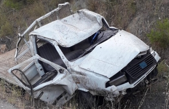 Burhaniye’de şarampole uçan kamyonet sürücüsü hayatını kaybetti