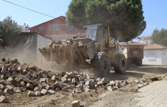 Burhaniye Belediyesi, 7 ayrı noktada eş zamanlı yapılan yol çalışmalarına devam ediyor!