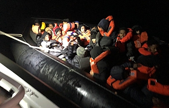 Ayvalık’ta botları patlatılan 47 göçmen Sahil Güvenlik ekipleri tarafından  kurtarıldı