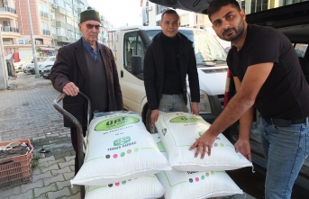 Burhaniye'de yağmurlardan sonra gübre satışları arttı