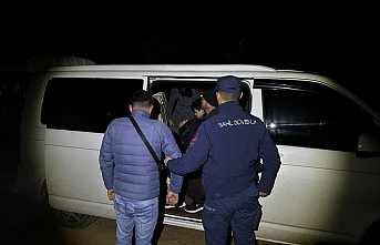 Ayvalık’ta 16 göçmen ve 1 organizatör yakalandı