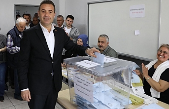 CHP’li Ahmet Akın Oyunu Gönen’de Kullandı, Sandık Çağrısı Yaptı