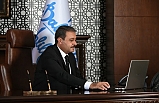 Kültürlüsüde, cahilide farkında ama, inat edip, dinlemiyor..