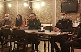 Edremit İlçe Emniyet Müdürü Mehmet Yasin Özer, gazetecilerin gününü pasta ikram ederek kutladı