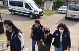 Edremit'te FETÖ firarisi kadın saklandığı evde yakalandı  