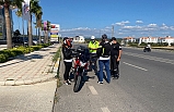 Ayvalık’ta “kasksız ve tescilsiz” motosiklet kullanan sürücülere yönelik uygulama başlatıldı