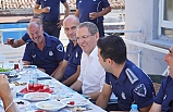 Başkan Mesut Ergin bayramlaşma programına zabıta personelleri ile kahvaltı ederek başladı.