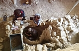 Edremit’te devam eden kazılarda, Pitos mezarı gün yüzüne çıkarılıyor
