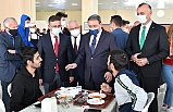 Vali Şıldak,,Üniversite öğrencileri öğle yemeğinde bir araya geldi