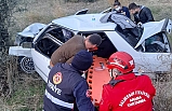 Havran'da direksiyon hakimiyetini kaybeden araç zeytin tarlasına girdi: 3 yaralı