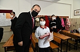 Erdek'te Şahin öğrencilerin karne sevincine ortak oldu