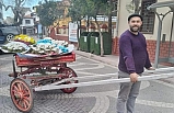 Esnaf akaryakıta zam gelince, çareyi at arabasını kendisi çekerek buldu