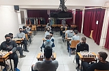 Lisedeki satranç turnuvası kıran kırana mücadeleye sahne oldu  