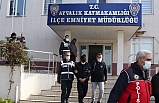 Ayvalık'ta piyasayı 3 milyon lira dolandıran çete çökertildi
