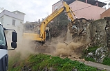 Edremit başıboş kişilerin barınma yerleri bir bir yıkıldı