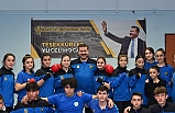 O Yücel Yılmaz, sporcu ve sporcunun dostu, halkın ise her zaman her konuda yanında