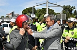 Edremit 'te "Yayalar İçin 5 Adımda Güvenli Trafik” etkinliği. Vali Şıldak, sürücüleri hem uyardı, hem kask hediye etti