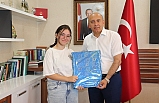 Derece Elde Eden Öğrenciler Edremit İlçe Milli Eğitim Müdürü Yakup Özbek Tarafından Ödüllendirildi