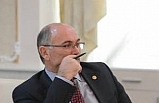 Balıkesir'de eski milletvekili ile emekli asker kasada sıra meselesi yüzünden tartıştı.