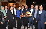 Ak Parti il Başkanı Ekrem Başaran çiçeklerle karşılandı